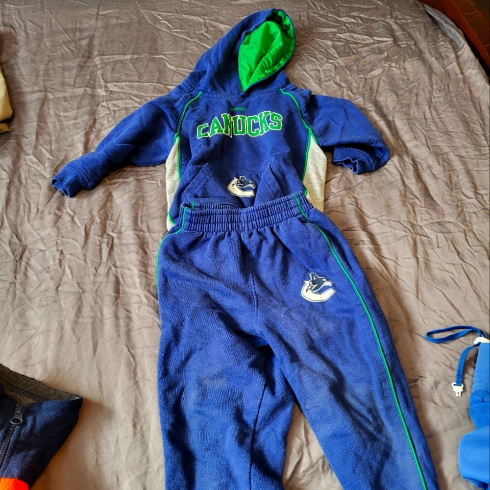 Size 24month reebok Canucks set
